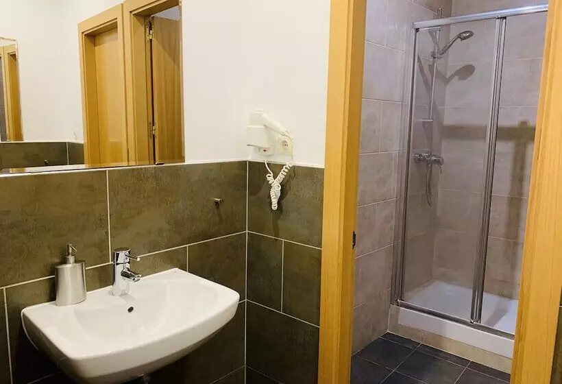 Super Balmes Guest House