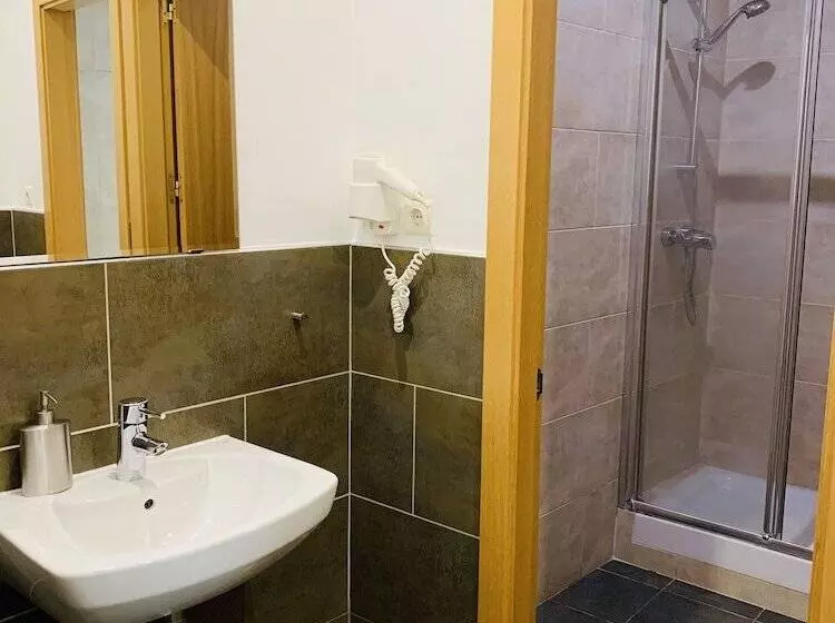 Super Balmes Guest House