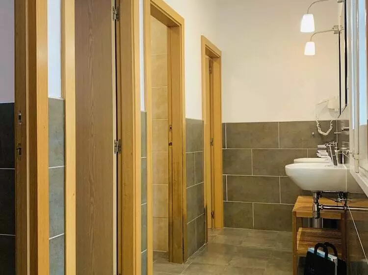 Super Balmes Guest House