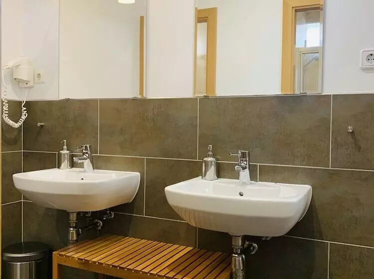 Super Balmes Guest House