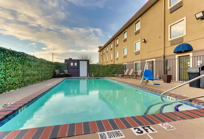 Отель Best Western Plus University Inn & Suites