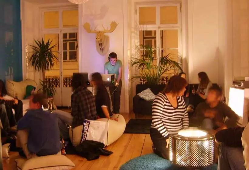 هتل Lisbon Lounge Hostel