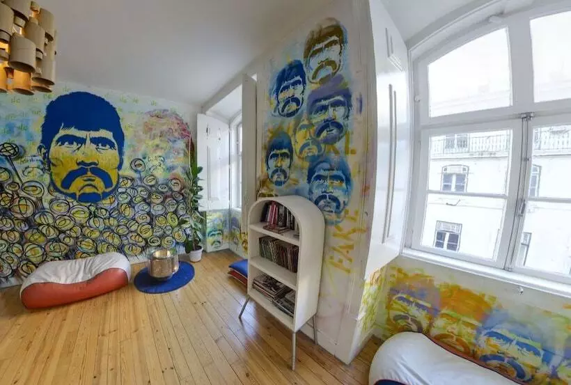 هتل Lisbon Lounge Hostel