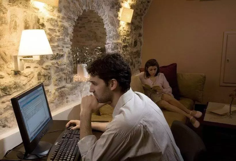 فندق Medieval Castle