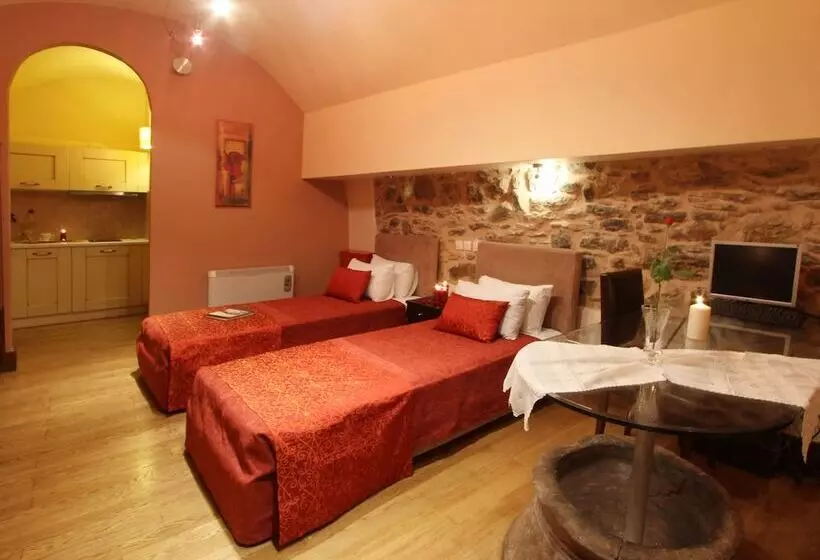 فندق Medieval Castle