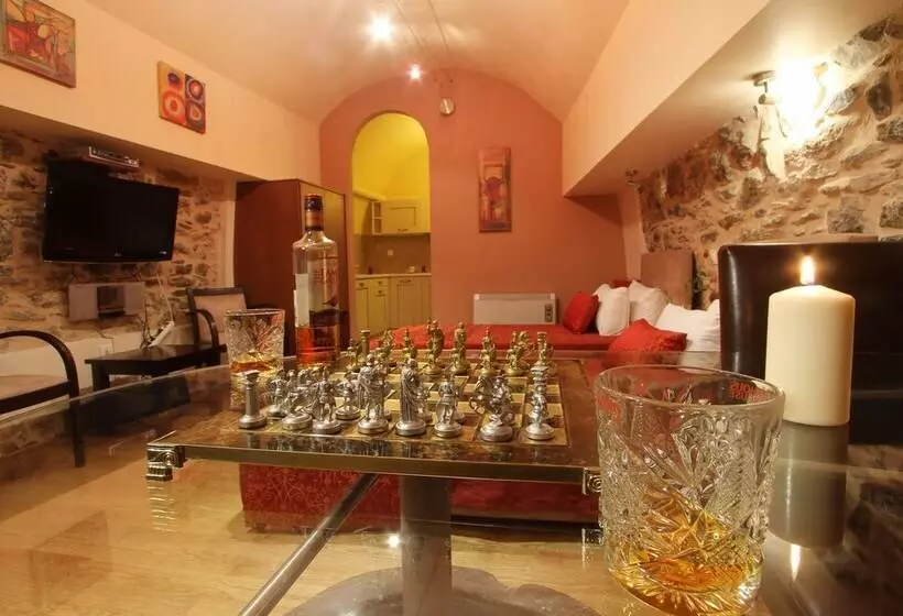 فندق Medieval Castle