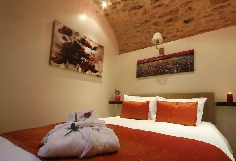 فندق Medieval Castle