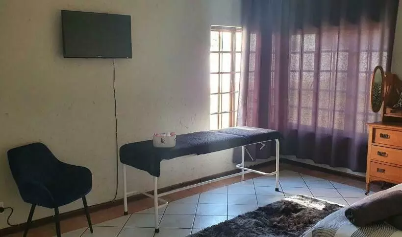 Aamiaismajoitus (B&B) Life Tours & Accommodation