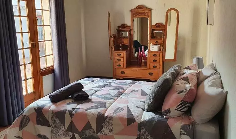 Aamiaismajoitus (B&B) Life Tours & Accommodation