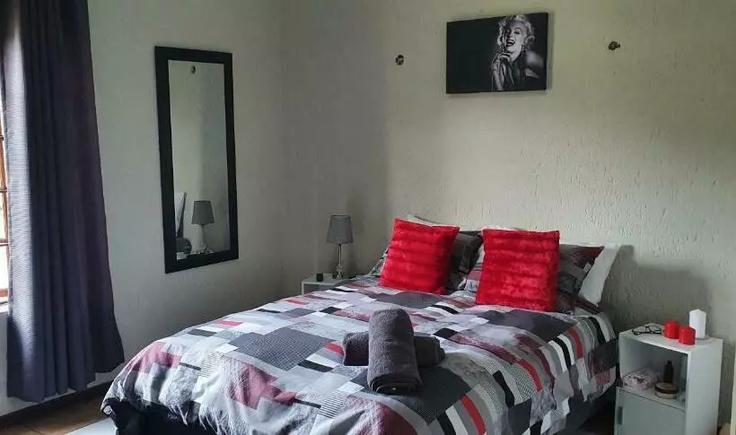 Aamiaismajoitus (B&B) Life Tours & Accommodation