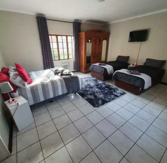 Aamiaismajoitus (B&B) Life Tours & Accommodation