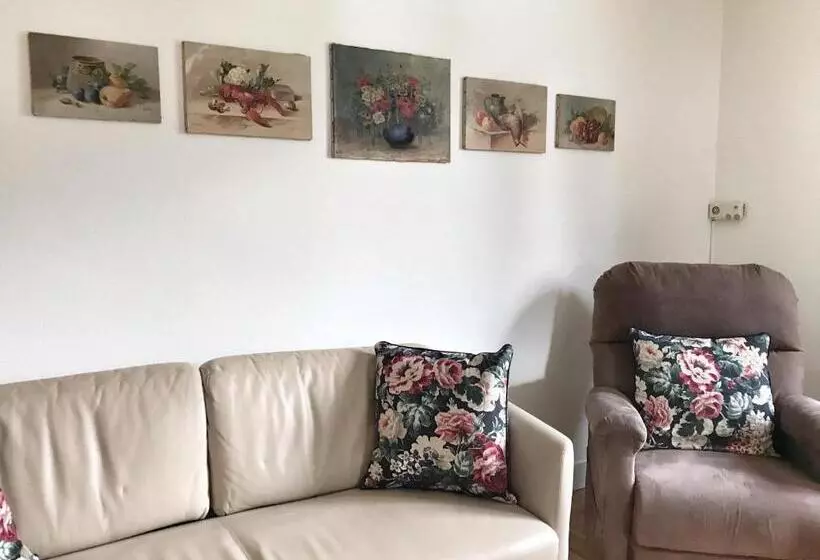 ベッドアンドブレックファースト Lindo Lugar   Just A 7 Minute Walk From The Airport