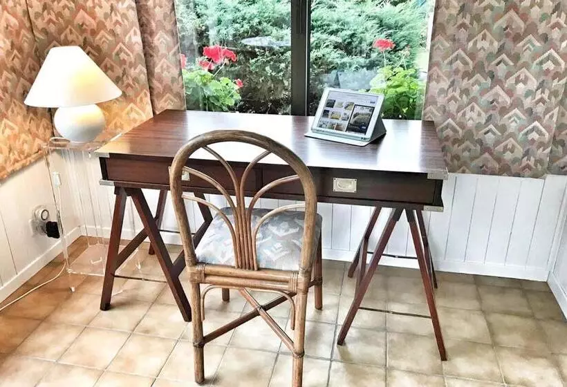 ベッドアンドブレックファースト Lindo Lugar   Just A 7 Minute Walk From The Airport