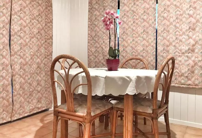 ベッドアンドブレックファースト Lindo Lugar   Just A 7 Minute Walk From The Airport