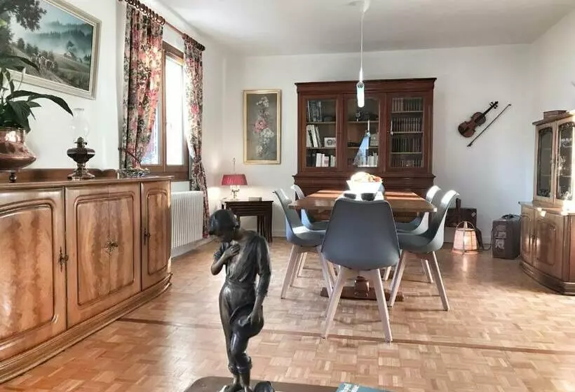 ベッドアンドブレックファースト Lindo Lugar   Just A 7 Minute Walk From The Airport
