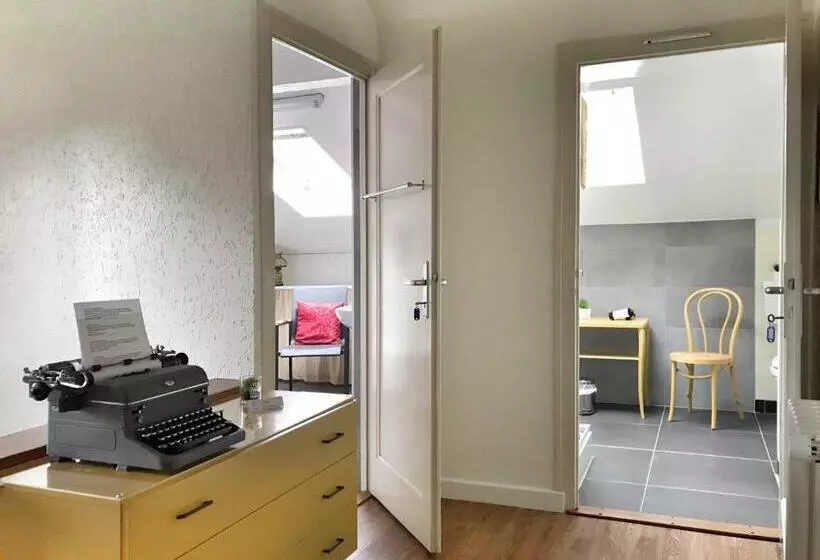ベッドアンドブレックファースト Lindo Lugar   Just A 7 Minute Walk From The Airport