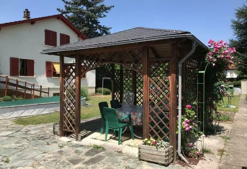 ベッドアンドブレックファースト Lindo Lugar   Just A 7 Minute Walk From The Airport