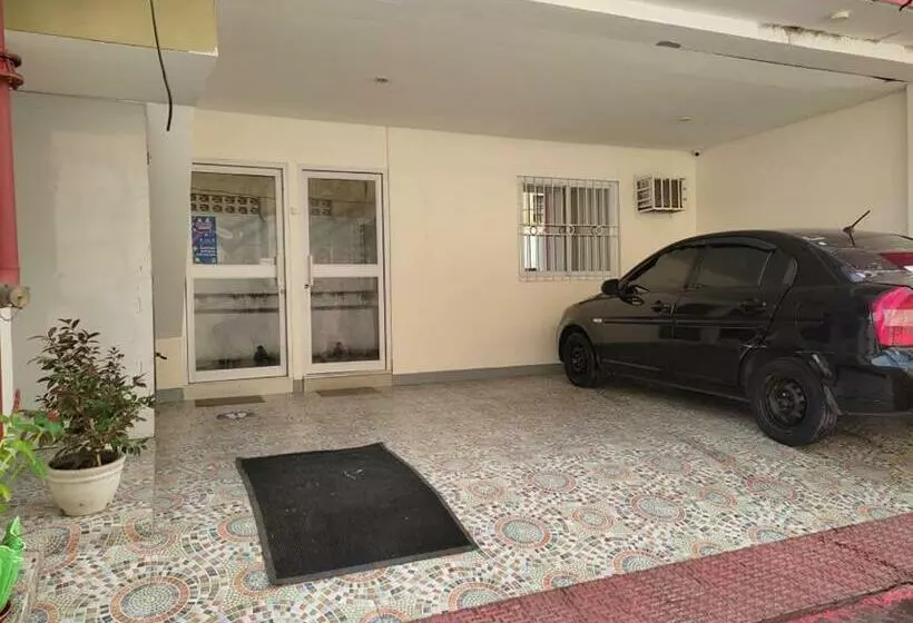 هاستل Anchorage Apartelle
