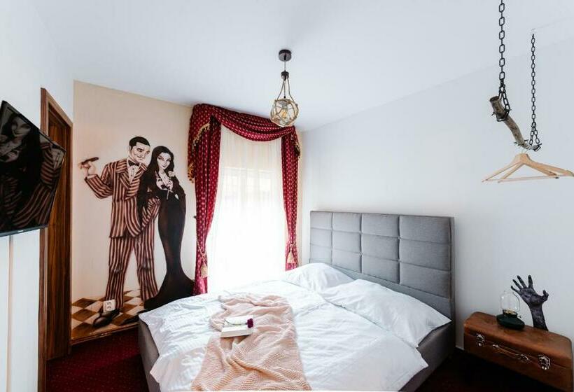 Schronisko Petra Inn Apartments In Historical Palace Bratislava