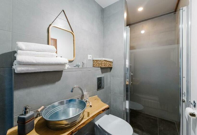 Schronisko Petra Inn Apartments In Historical Palace Bratislava