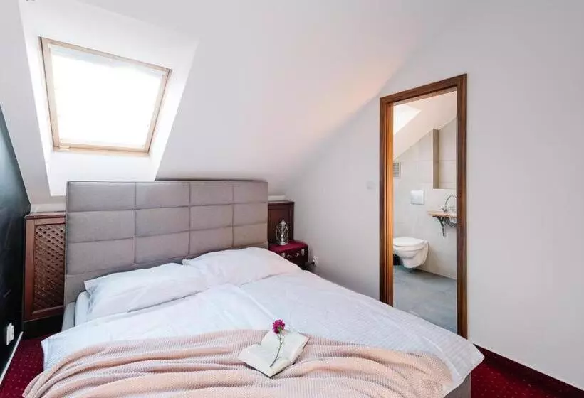 هاستل Petra Inn Apartments In Historical Palace Bratislava