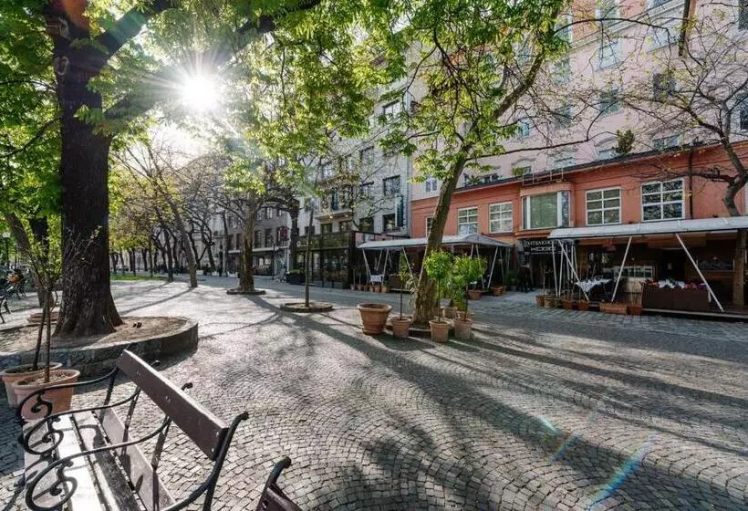 هاستل Petra Inn Apartments In Historical Palace Bratislava