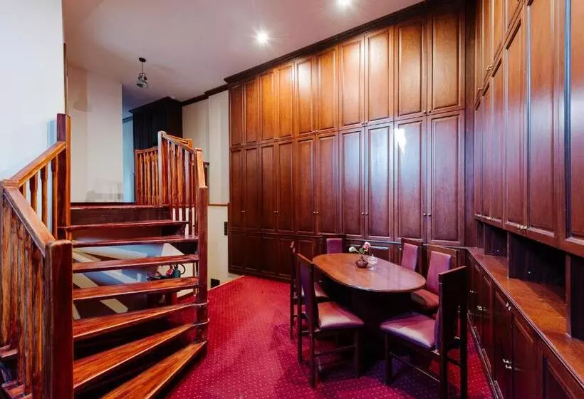 هاستل Petra Inn Apartments In Historical Palace Bratislava