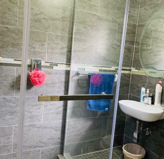 פנסיון Mc’edams Guest House