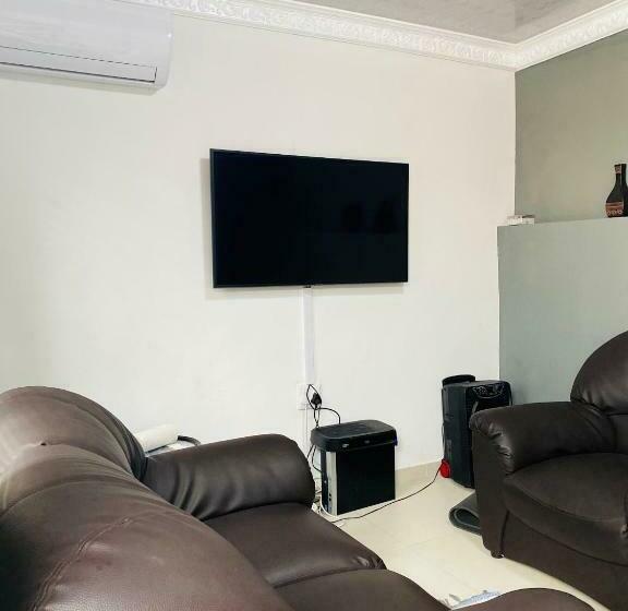 פנסיון Mc’edams Guest House