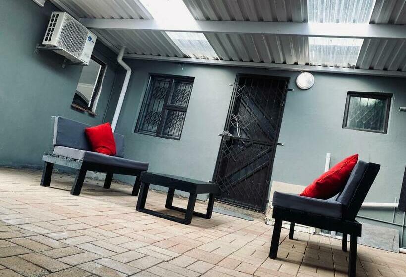 פנסיון Mc’edams Guest House