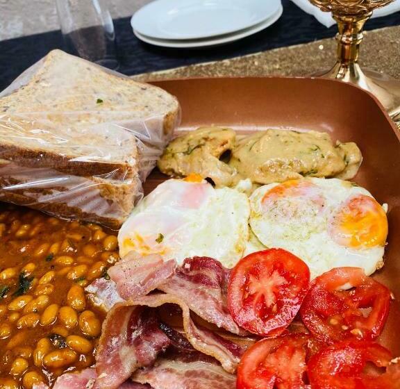 פנסיון Mc’edams Guest House