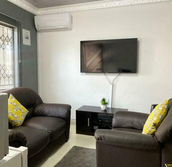 פנסיון Mc’edams Guest House