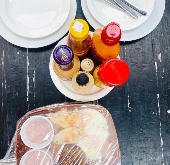 פנסיון Mc’edams Guest House