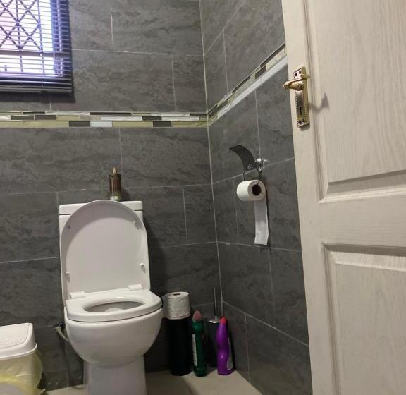 פנסיון Mc’edams Guest House