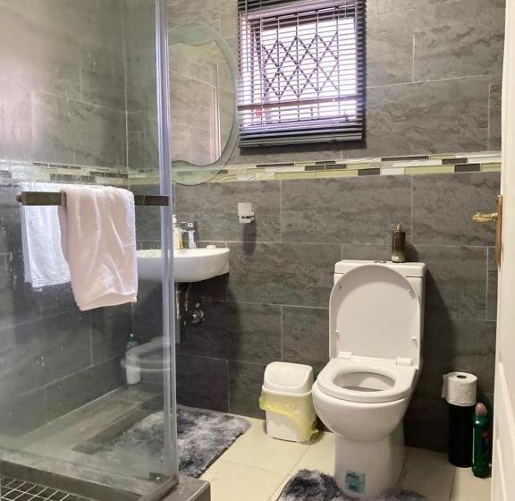 פנסיון Mc’edams Guest House