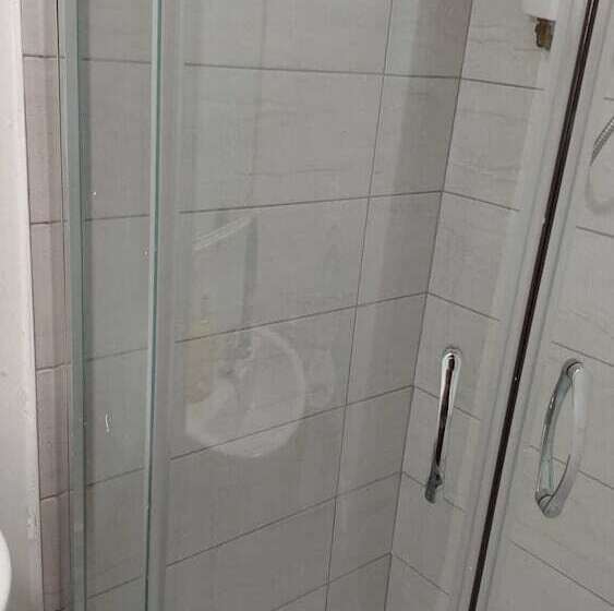 تختخواب و صبحانه Midtown Guesthouse