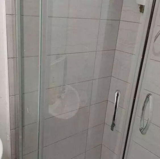 ベッドアンドブレックファースト Midtown Guesthouse