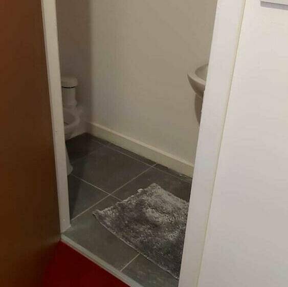 تختخواب و صبحانه Midtown Guesthouse