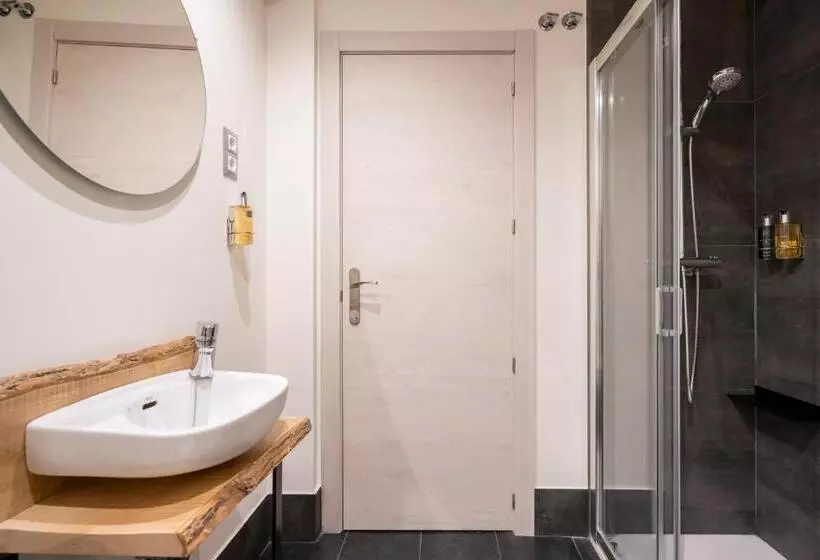 Dobo Azacanes Hostal