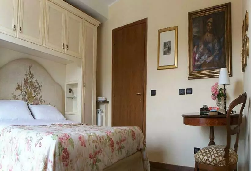 تختخواب و صبحانه La Tana Del Tasso Ventimiglia