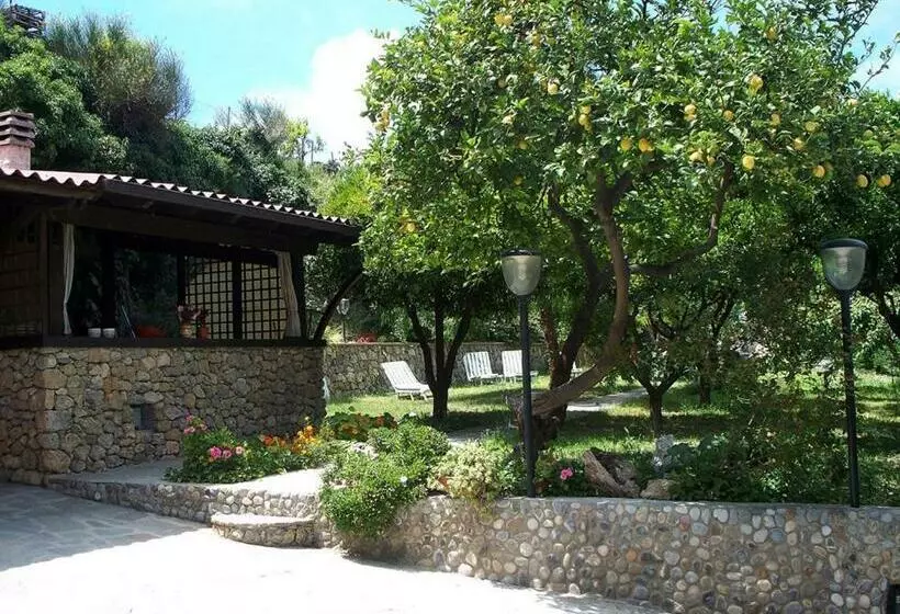 تختخواب و صبحانه La Tana Del Tasso Ventimiglia