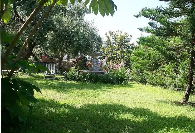 تختخواب و صبحانه La Tana Del Tasso Ventimiglia