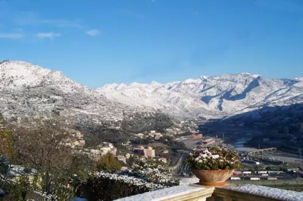 تختخواب و صبحانه La Tana Del Tasso Ventimiglia