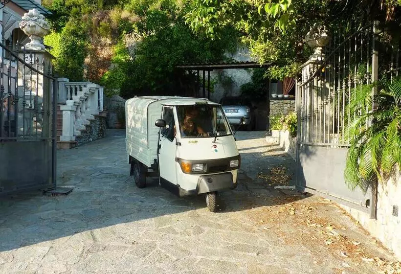 تختخواب و صبحانه La Tana Del Tasso Ventimiglia