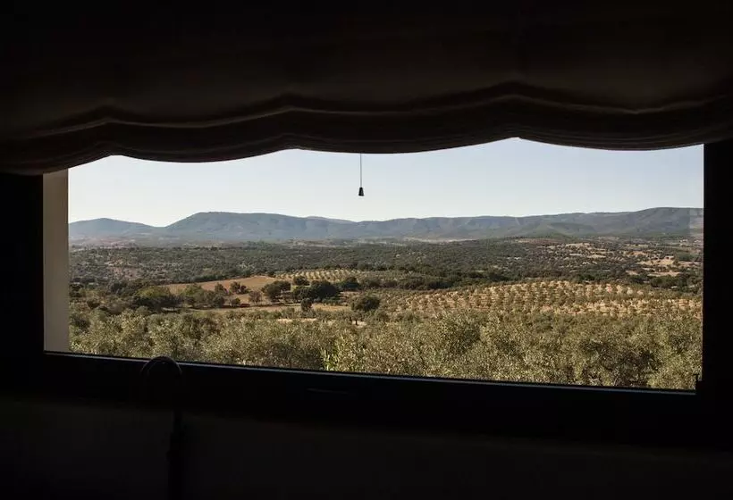 Hotelli Hábitat Cigüeña Negra