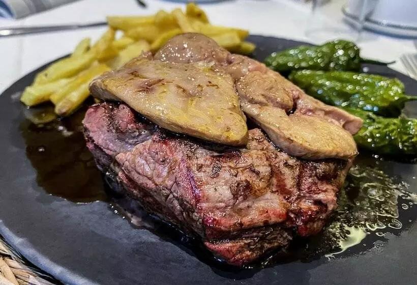 Hotelli Hábitat Cigüeña Negra