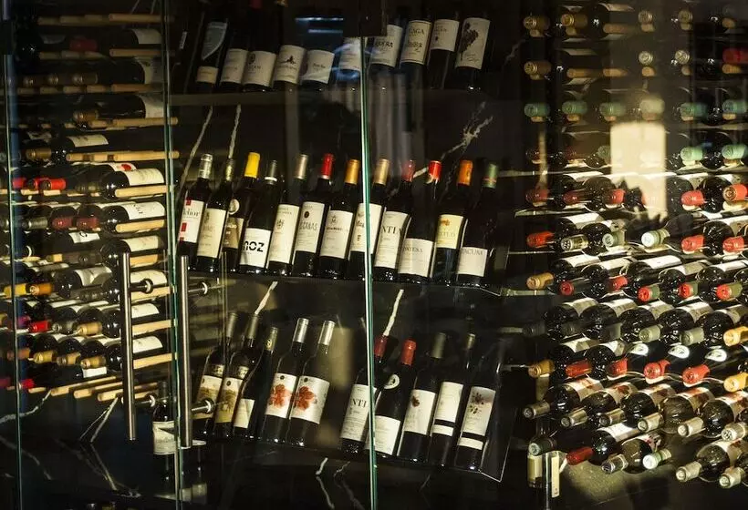 Hotelli Hábitat Cigüeña Negra