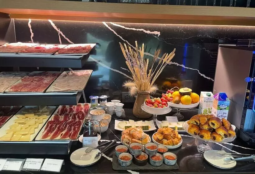 Hotelli Hábitat Cigüeña Negra