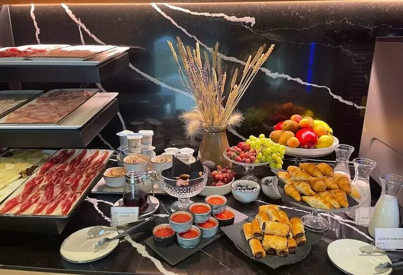 Hotelli Hábitat Cigüeña Negra