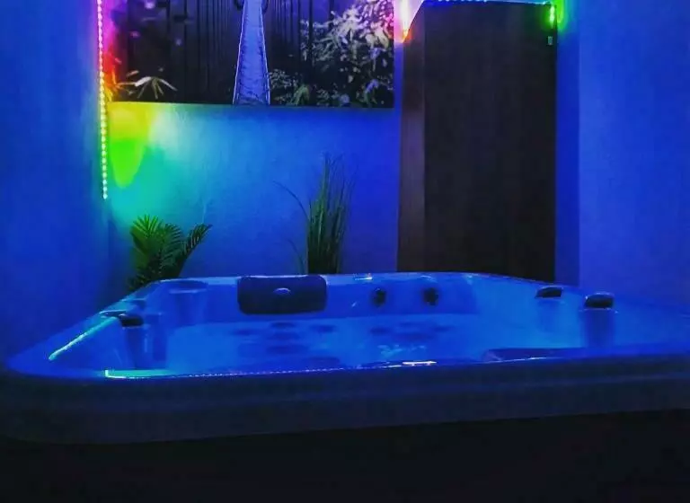 Hotelli Maison Avec Jacuzzi